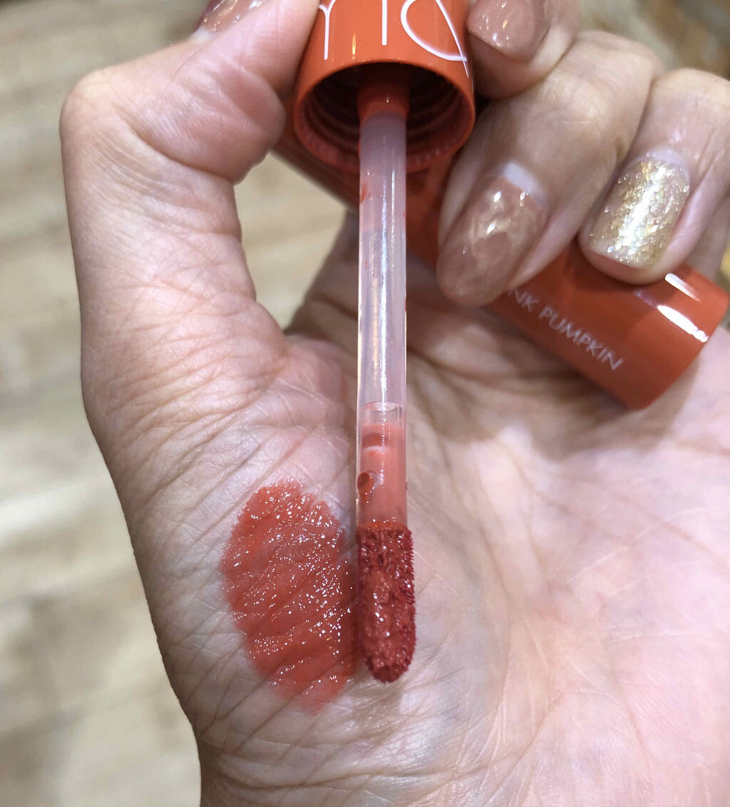 ジューシーラスティングティント/rom&nd/リップティントを使ったクチコミ（2枚目）