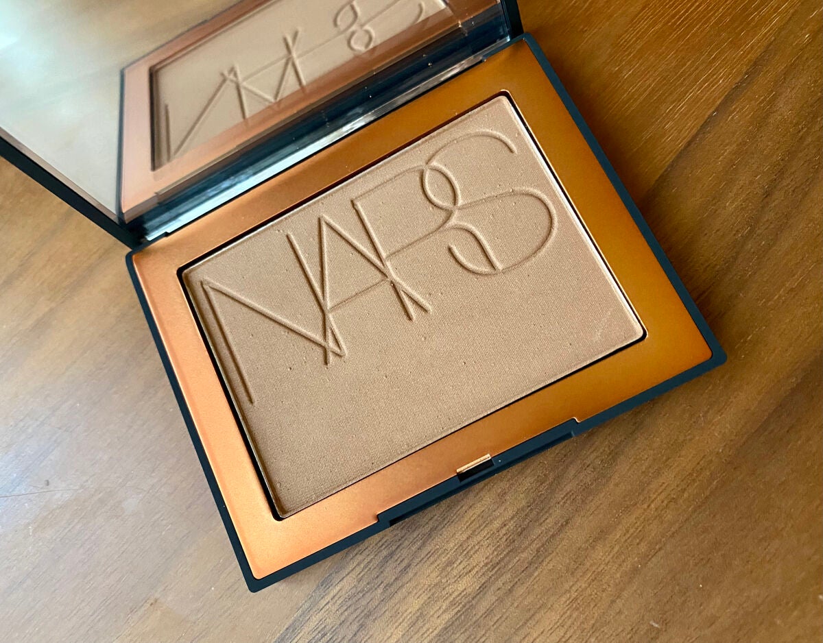 ブロンズパウダー/NARS/プレストパウダーを使ったクチコミ(4枚目)