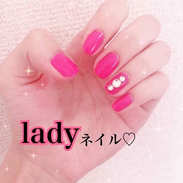 またまたピンクネイル💅

こんにちは！みいです☺︎

前回の投稿のダイソーUGのピンクをつかい、
↑これ100円の癖に全然ムラにならない(O_O)！
薬指にストーンを置いて
ladyなネイルにしました。