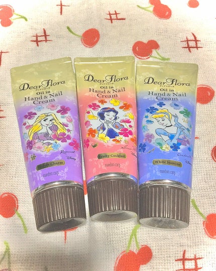 ディアフローラ オイルイン ハンド&ネイルクリーム フラワーチャーム/マンダム/ハンドクリームを使ったクチコミ(1枚目)