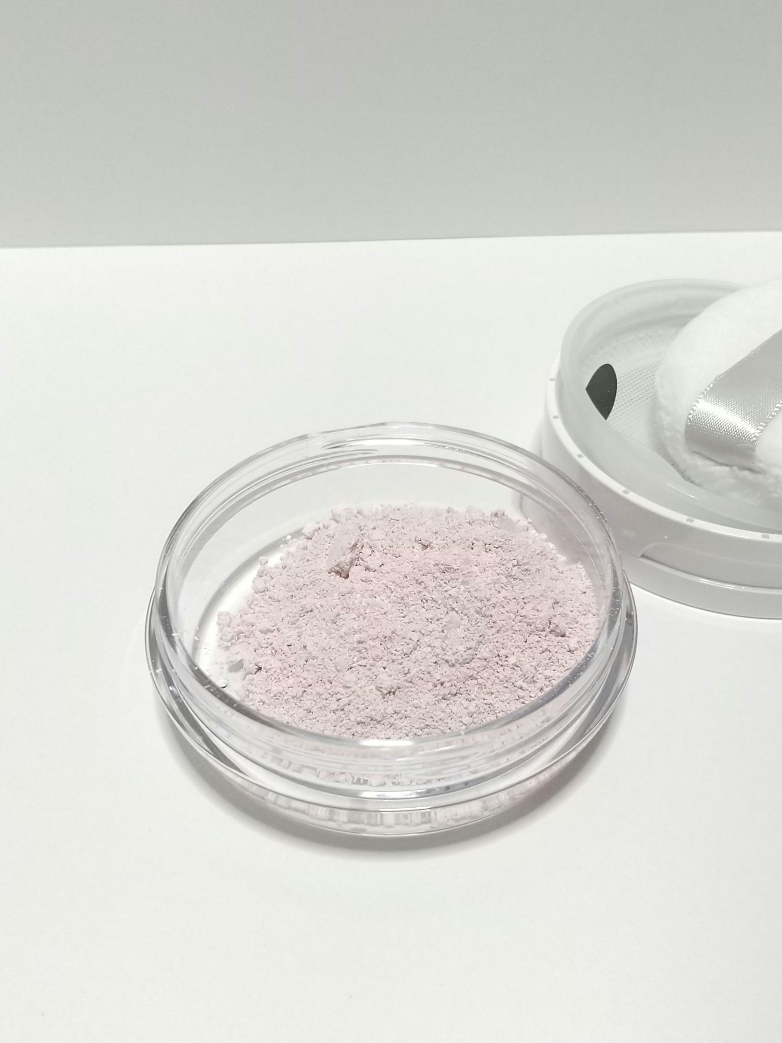 ミネラルUVパウダー ペールラベンダー(詰め替え用)/エトヴォス/ルースパウダーを使ったクチコミ（3枚目）