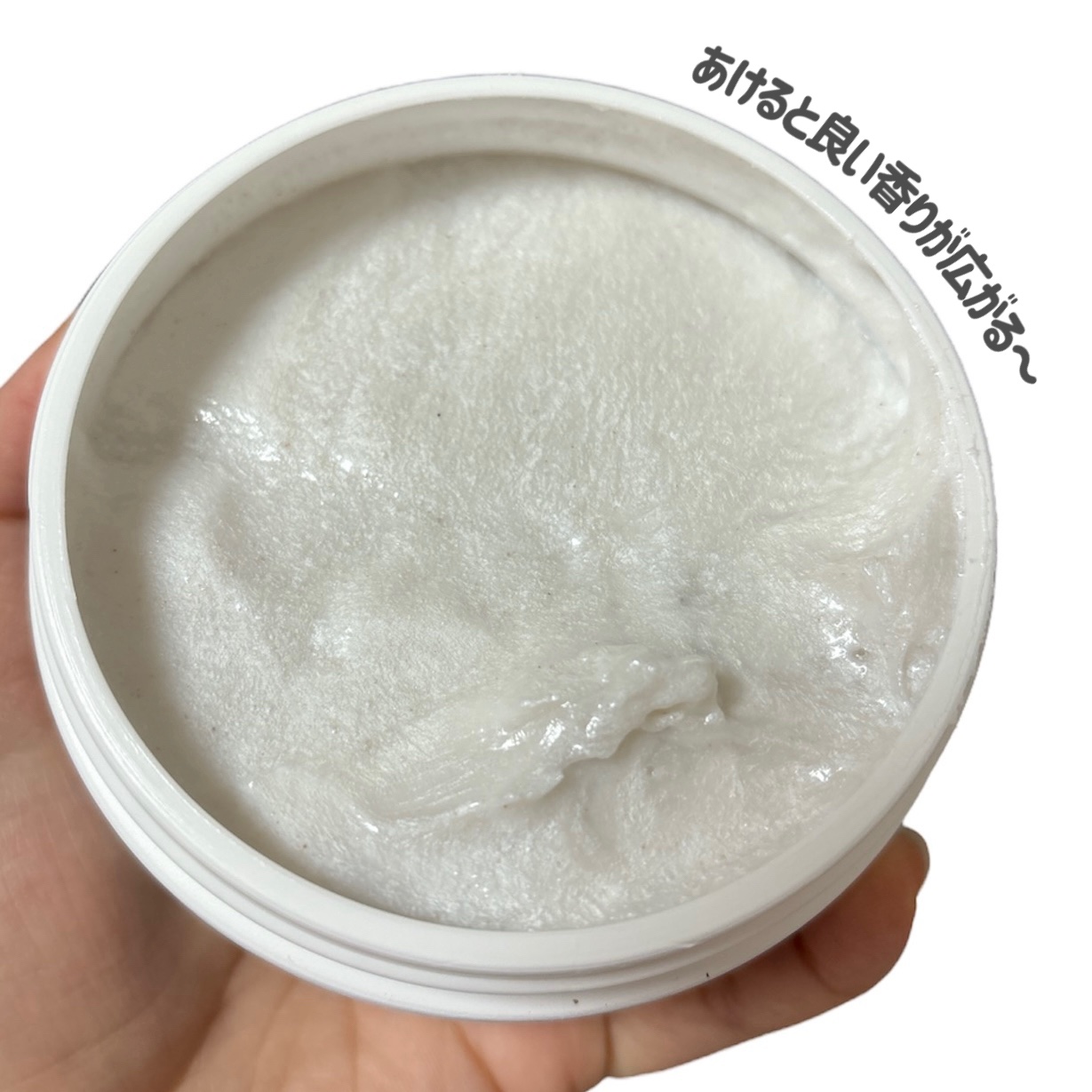 Leivy ボディスクラブ ゴートミルクのクチコミ「
お肌すべすべ🥹🩵

Leivy
ボディスクラブ ゴートミルク

〜 商品説明 〜

もっちり.....」（3枚目）