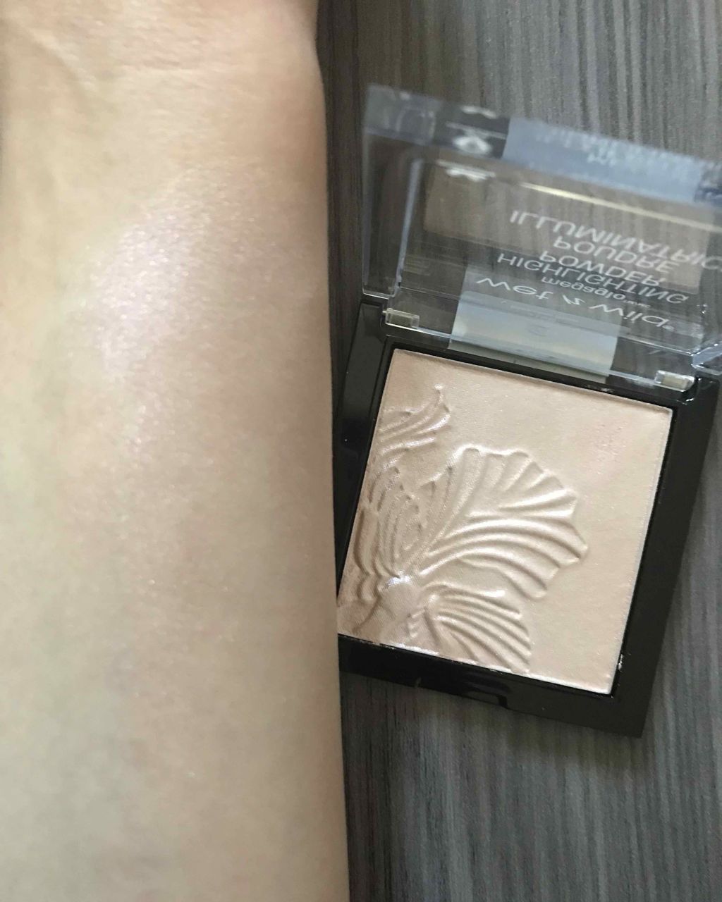 MegaGlo Highlighting Powder/wet 'n' wild/パウダーハイライトを使ったクチコミ（2枚目）