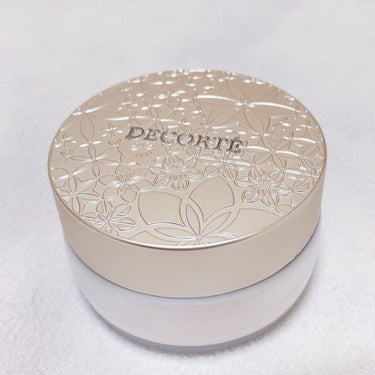 ☆DECORTÉ☆
★フェイスパウダー★
☆00 trans lucent☆


粒子が細かいのでパウダー感がなく肌に溶け込むように馴染んでくれるフェイスパウダーです！

仕上がりがサッラサラになってマ