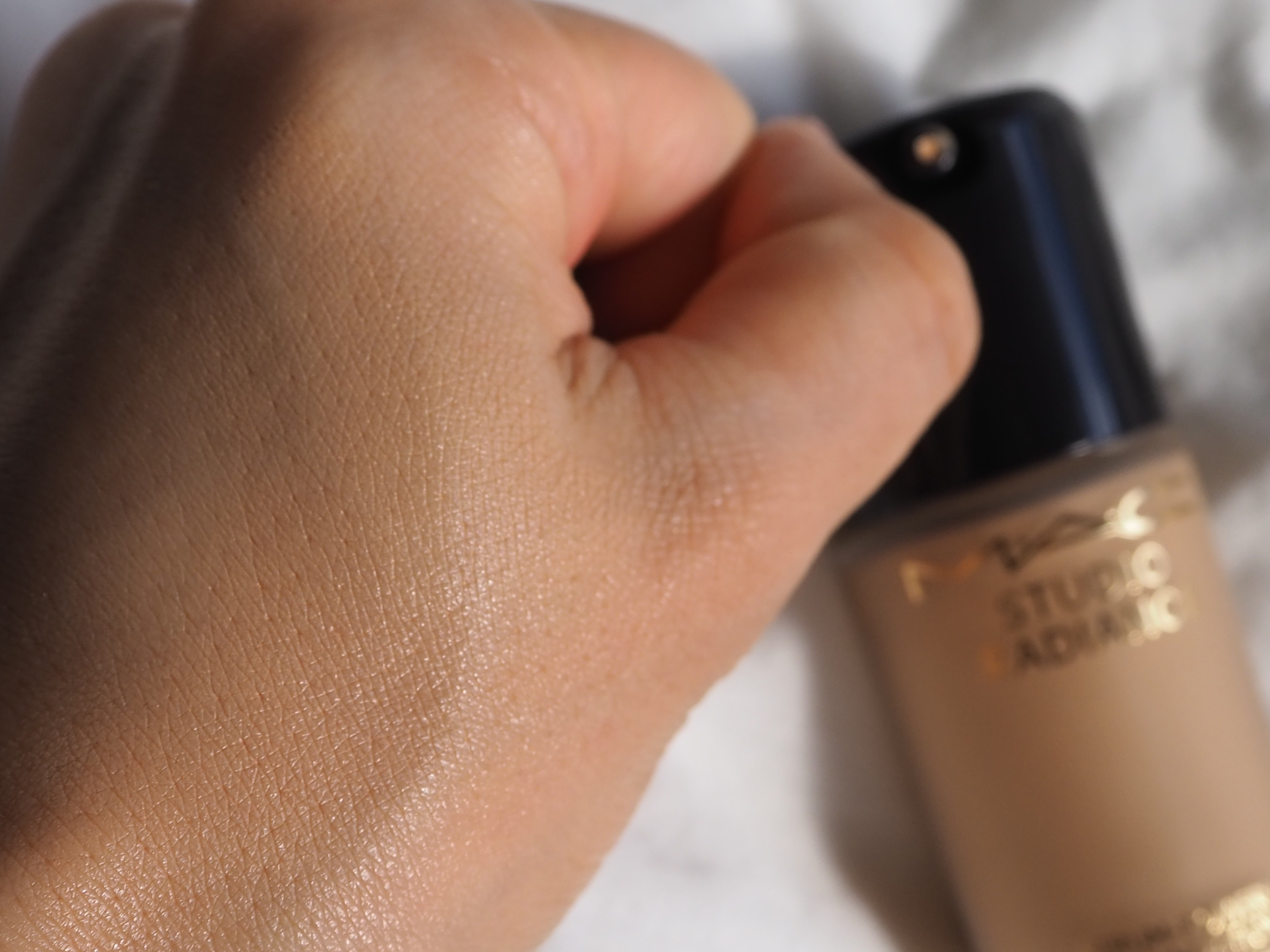 スタジオ ラディアンス セラム ファンデーション NC16/M・A・C/リキッドファンデーションを使ったクチコミ（3枚目）