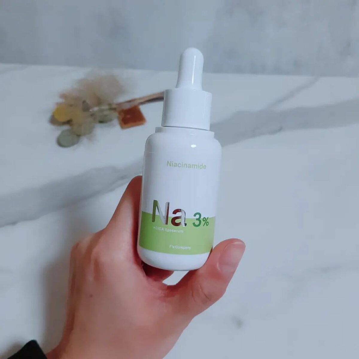 みぃ on LIPS 「F′sビューティーリポセラム Na3%朝、晩の1滴に贅沢補給集..」(2枚目)