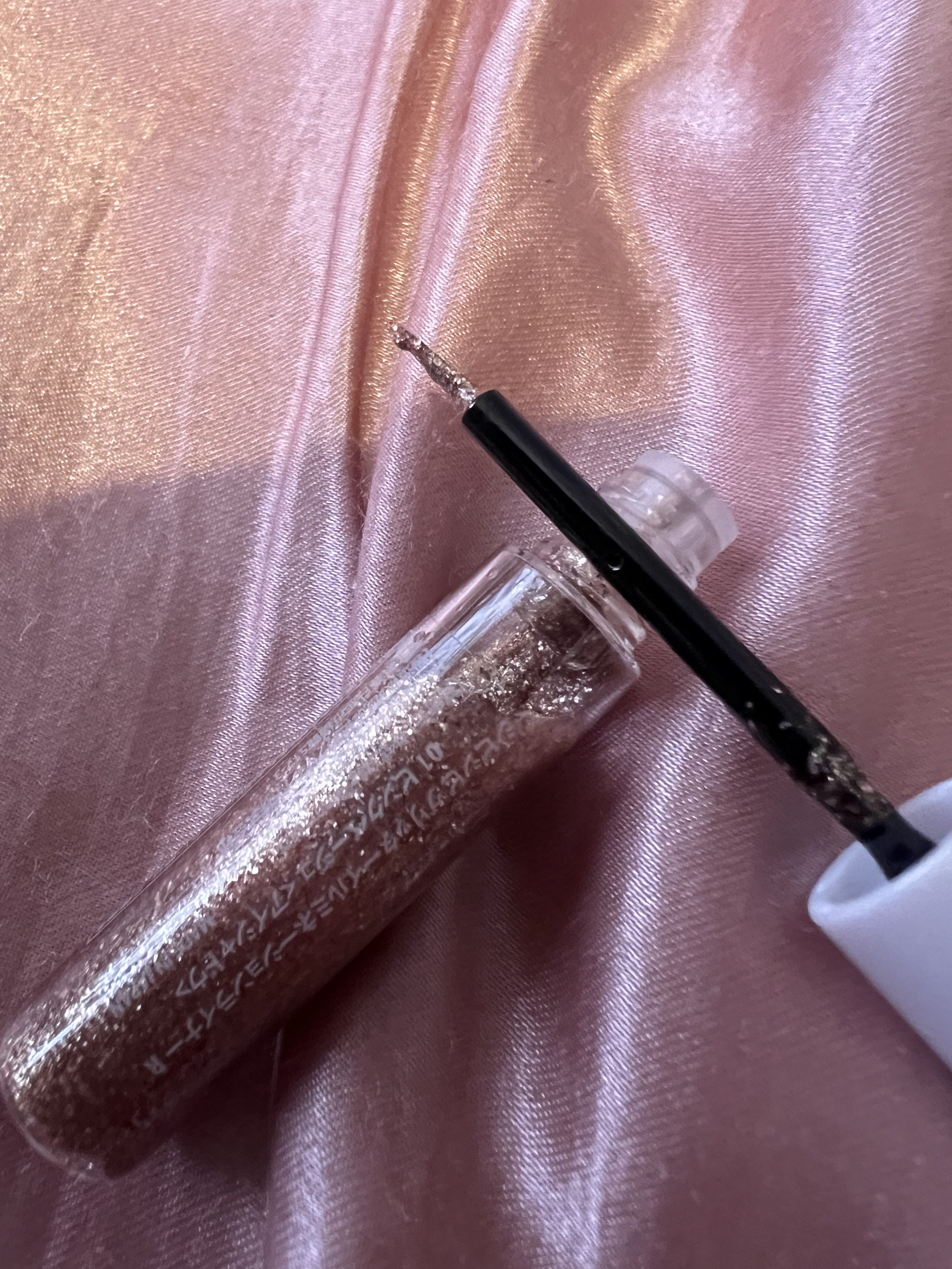 グリッター イルミネーションライナー R 01 ピンクベージュ/CipiCipi/リキッドアイライナーを使ったクチコミ（3枚目）