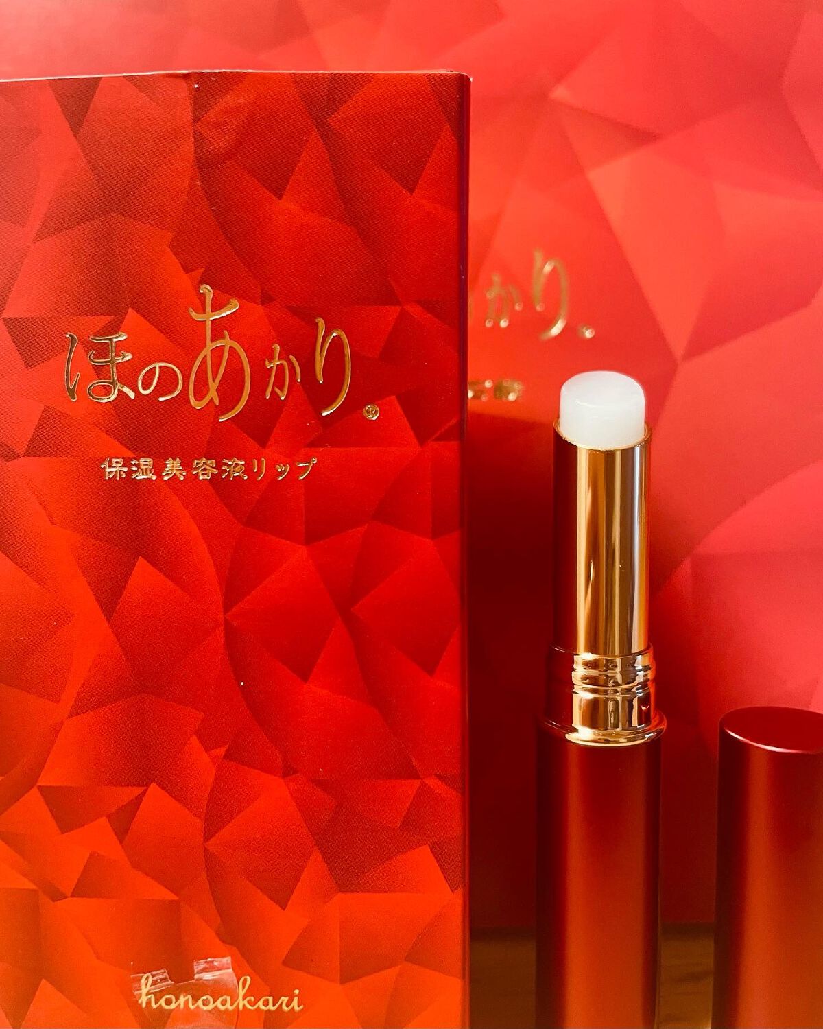 まろ on LIPS 「ほのあかり塗ったらしっとり。縦皺も消えます!乾燥する季節、唇も..」(2枚目)