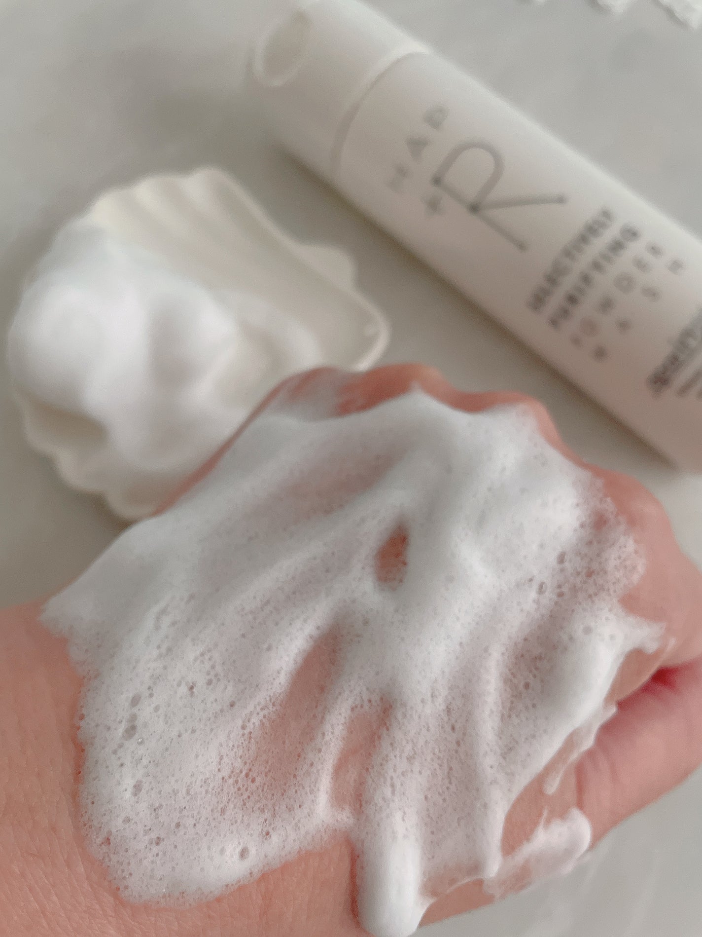 パイン on LIPS 「パウダーウォッシュ“微つぶ”で新感覚の洗い心地。酸化した皮脂や..」(2枚目)