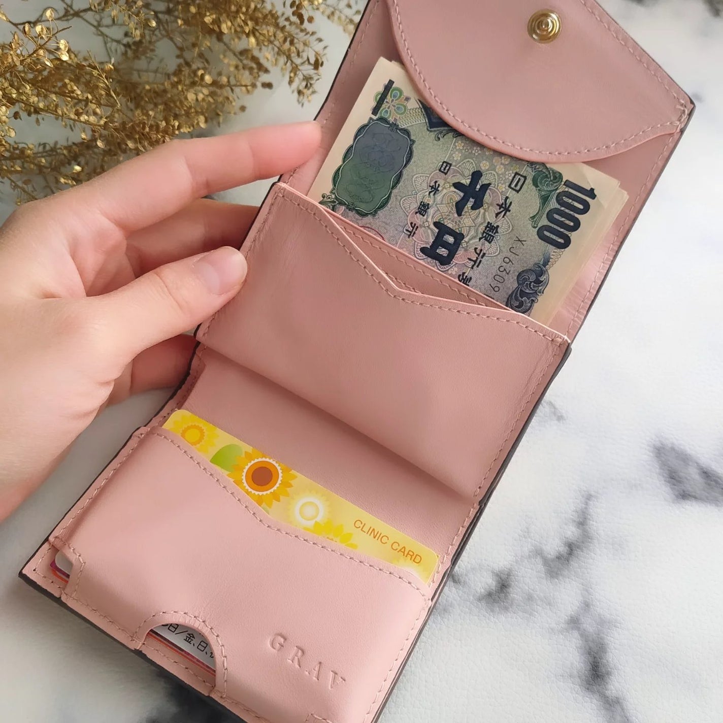 きょのすけ on LIPS 「<バイカラーデザイン三つ折り本革ミニ財布>を愛用中♪ちょっとし..」(4枚目)