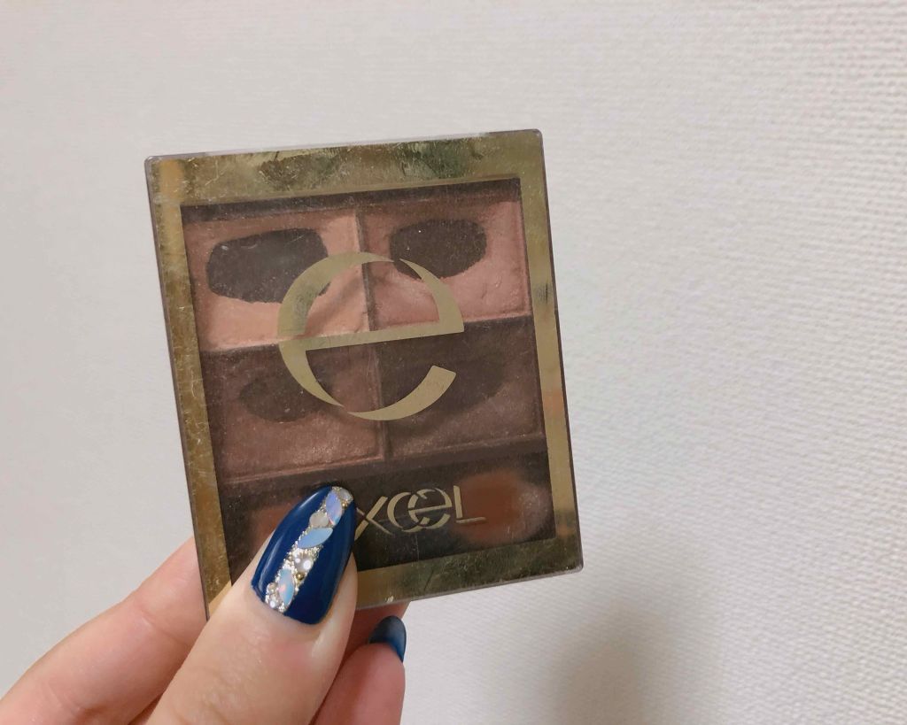 エクセル
スキニーリッチシャドウ
SR03 ロイヤルブラウン


めちゃくちゃ底見え。

ずっと大好きで使ってるこの子めちゃくちゃ優秀。

しっとりめの質感で、この上品なラメ感が最高にかわいい。
ギラギラしてないきれいなラメ。
４色順番に重