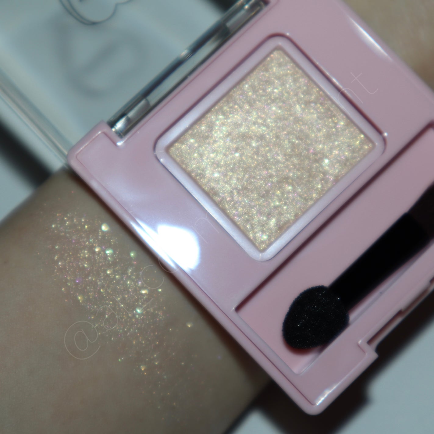 フーミー シングルラメシャドウ/WHOMEE/単色アイシャドウを使ったクチコミ(3枚目)