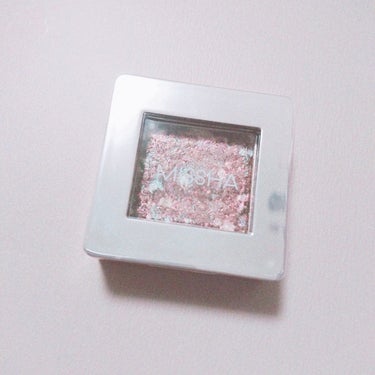

MISSHA
グリッタープリズム シャドウ
GBR01 Sepia Prism 日本限定

気になってたミシャのシングルシャドウ購入しました♡
口コミであるようにグリッターがめちゃめちゃ綺麗😭💕


