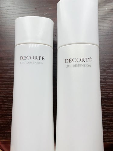 COSME DECORTE
リフトディメンション の美白タイプの
化粧水と乳液使い切ってみました！

コットン利用で
1ヶ月半ぐらい持ちました！

先行乳液タイプ、
なんですが、可もなく不可もなくって
