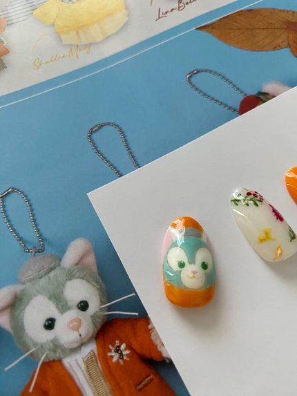 pink_sounds_hill on LIPS 「ディズニーキャラクターのジェラトーニをイメージしたネイルです🎨..」(4枚目)