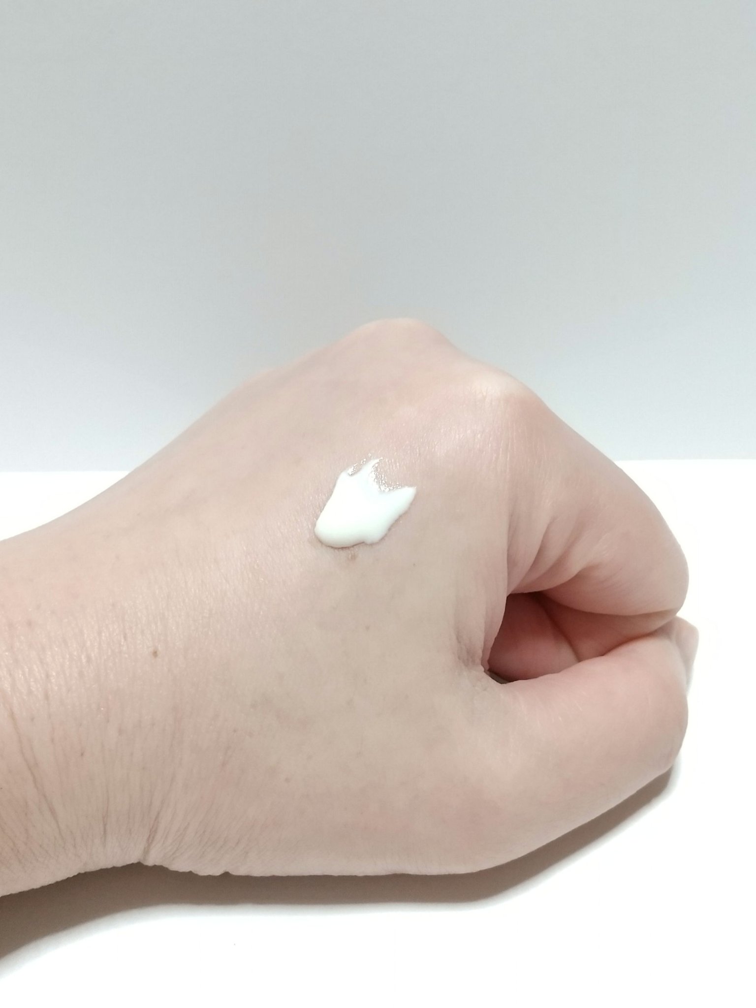 エリクシール エリクシール　デーケアレボリューション　＋　baのクチコミ「⭐️⭐️⭐️⭐️☆
ふっくらしっとり✨

#PR

エリクシール　
デーケアレボリューション .....」（2枚目）