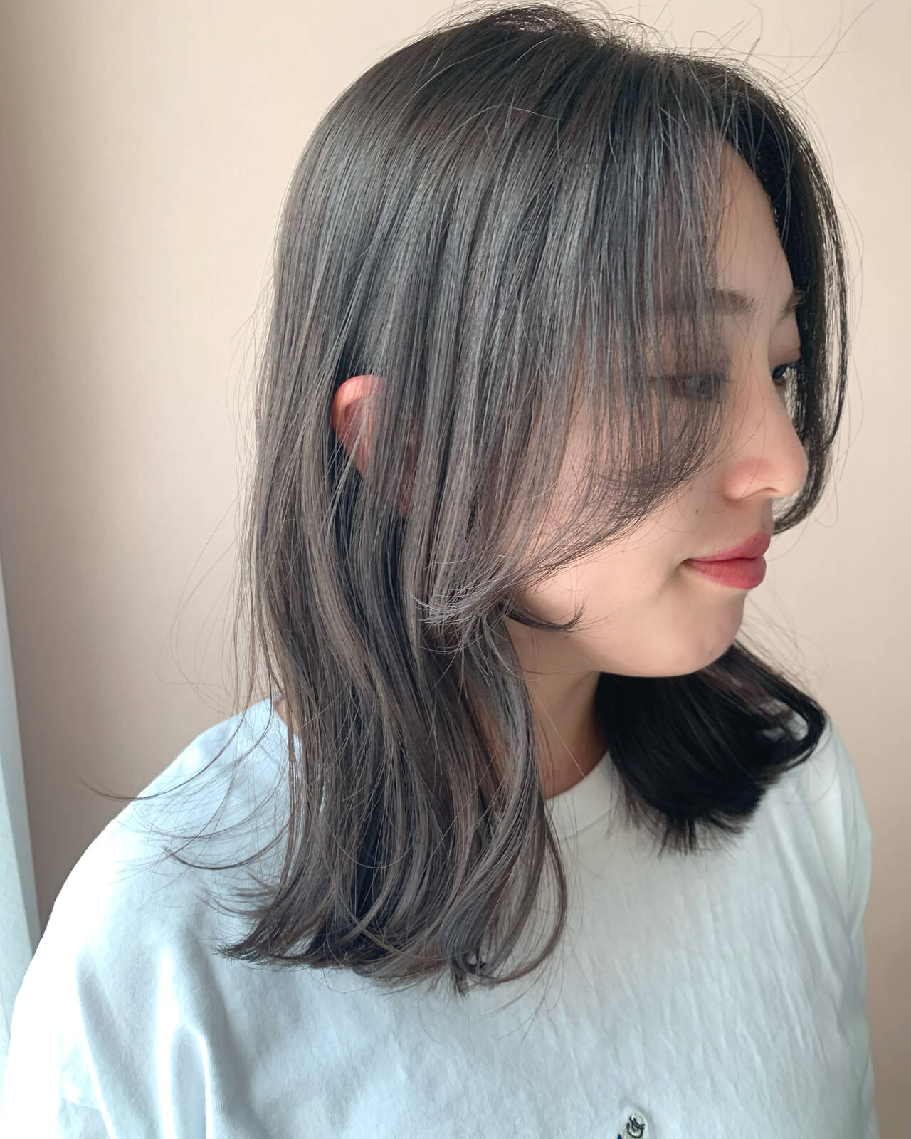 「黒系ヘアカラーは透明感が魅力♡おすすめ市販カラー剤や黒染めしないで黒くする方法を紹介」の画像（#561746）