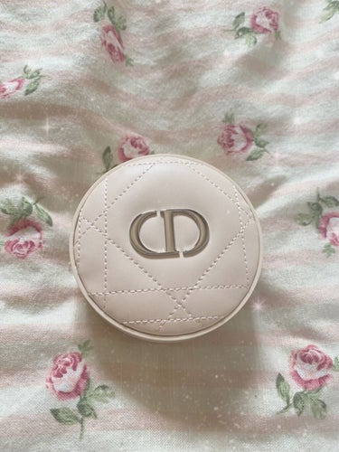 見に来て頂きありがとうございます(❁ᴗ͈ˬᴗ͈)

Dior  
  FOREVER  CUSHION PODER
 
お色はおすすめのラベンダー

 白くなり過ぎるかなぁと思いましたが
 
 透明感が