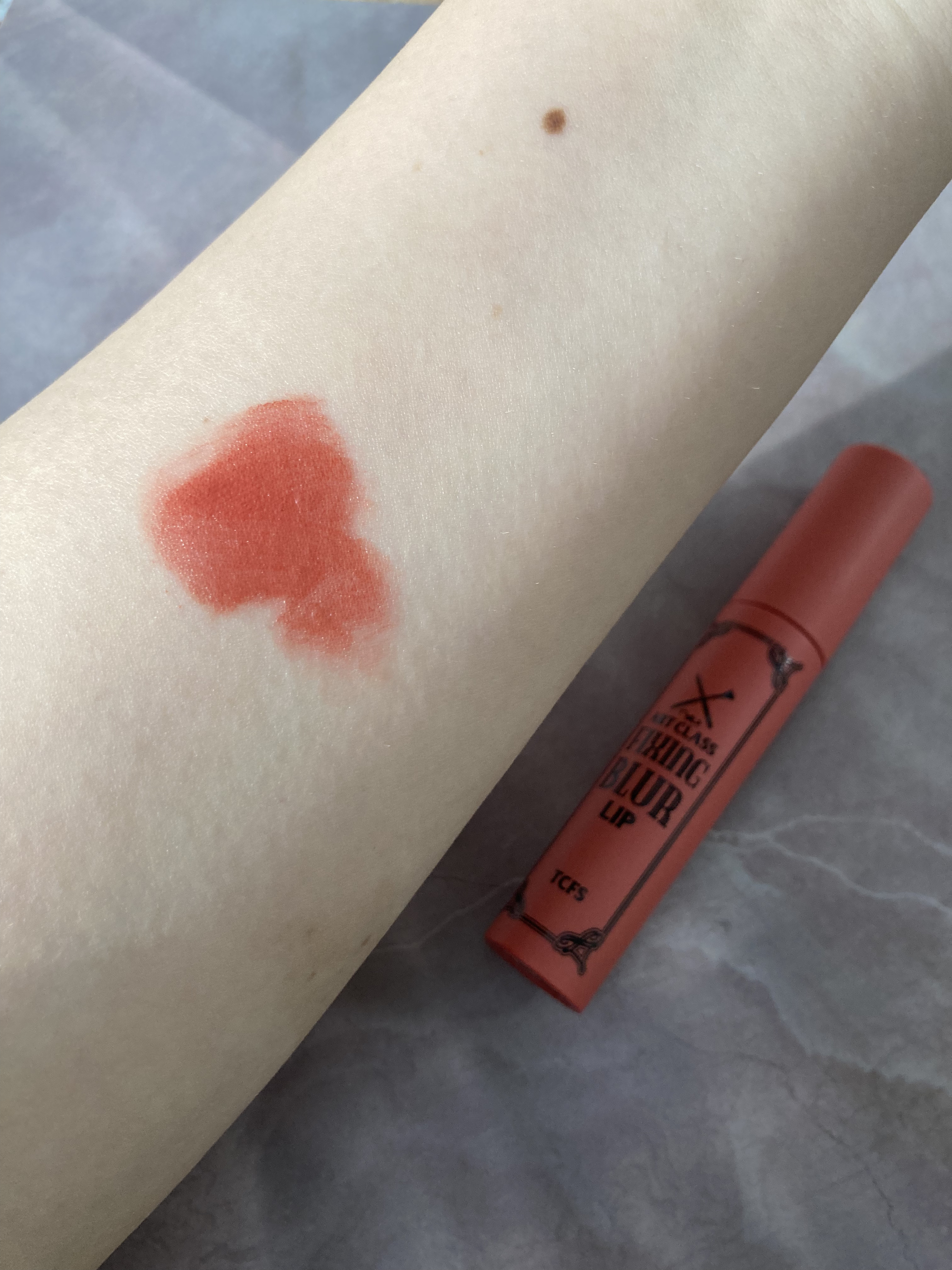 アートクラス フィックシングブラーリップ/too cool for school/口紅を使ったクチコミ（3枚目）