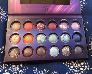 Galaxy Chic Baked Eyeshadow Palette/bh cosmetics/パウダーアイシャドウを使ったクチコミ（2枚目）