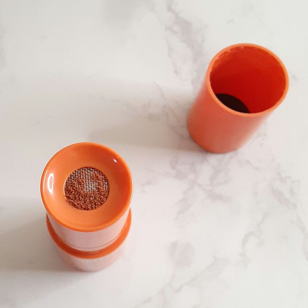 ツイスト＆グロー パウダースティック/CLARINS/単色アイシャドウを使ったクチコミ（3枚目）