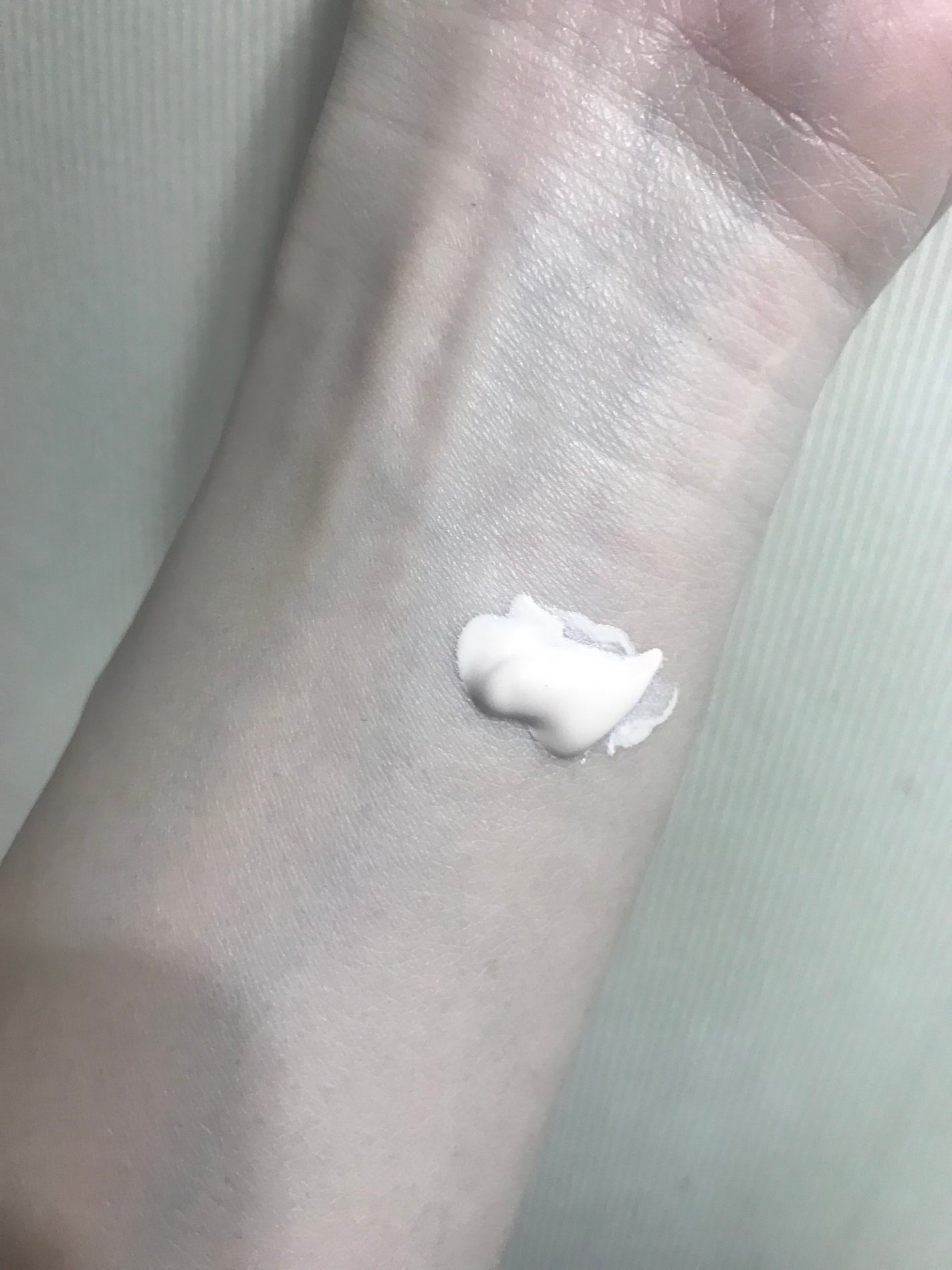 トーンアップ ノーセバム サンスクリーン SPF50+ PA++++/innisfree/日焼け止めクリームを使ったクチコミ(2枚目)