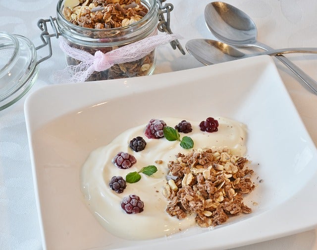 お皿に乗ったヨーグルト