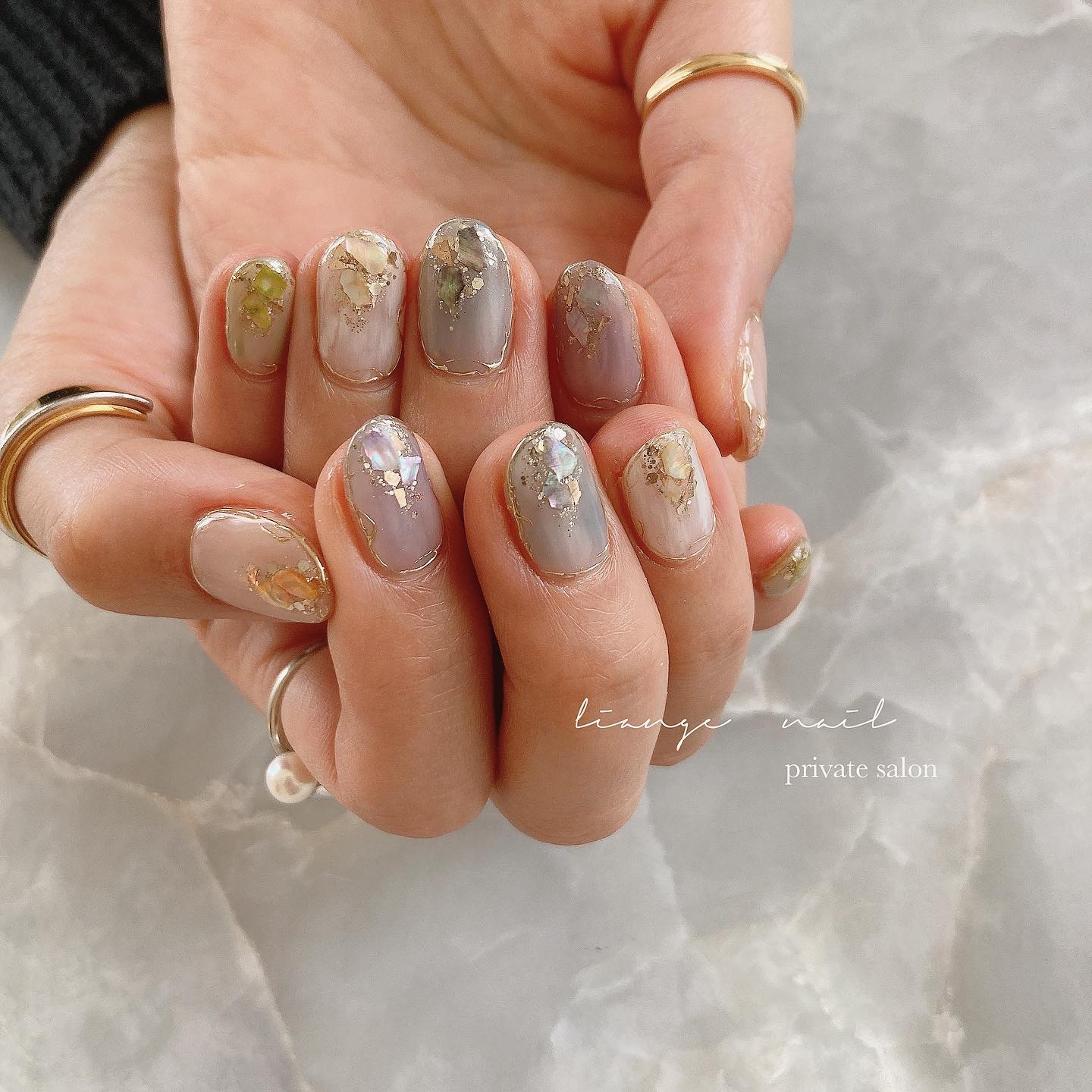 #ネイル,#秋ネイル,#大人ニュアンスネイル,#ニュアンスネイル,#ジェルネイル,#ミラーネイル,#シェルネイル,#カラフルネイルのネイルデザイン