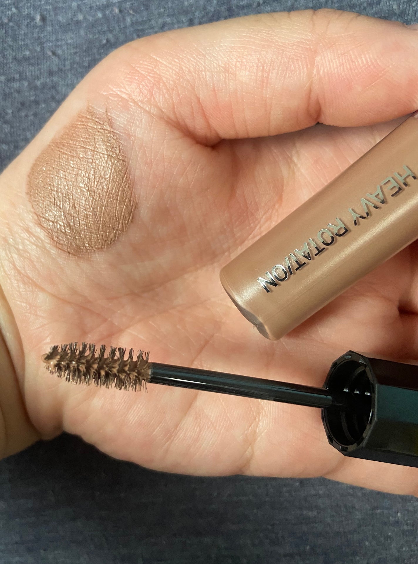 ヘビーローテーション カラーリングアイブロウEX/ヘビーローテーション/眉マスカラを使ったクチコミ(2枚目)