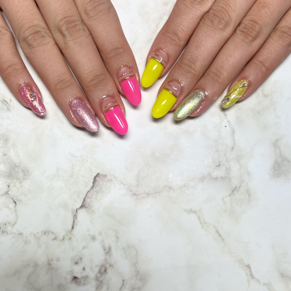 #ネオンネイル,#夏ネイル,#ネイル,#ニュアンスネイル,#スカルプネイル,#ジェルネイル,#ママネイル,#ギャルネイル,#大人ネイル,#派手ネイル,#やり放題ネイル,#城陽ネイル,#京都ネイル,#大阪ネイル,#奈良ネイル,#サマーネイルのネイルデザイン