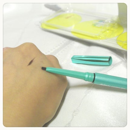 「密着アイライナー」クリームペンシル/デジャヴュ/ペンシルアイライナーを使ったクチコミ(2枚目)