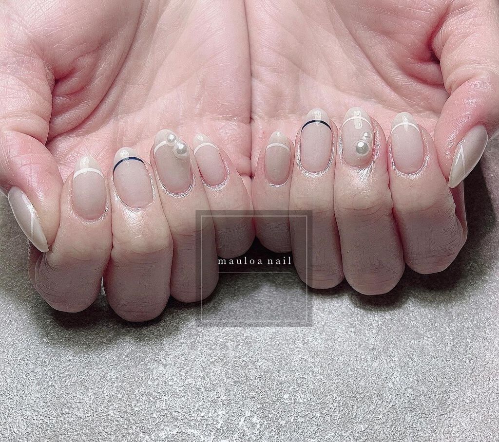mauloa_nail on LIPS 「・フレンチラインだけ🦋ずーっと通ってくれてるおしゃれなお客様🥰..」(1枚目)