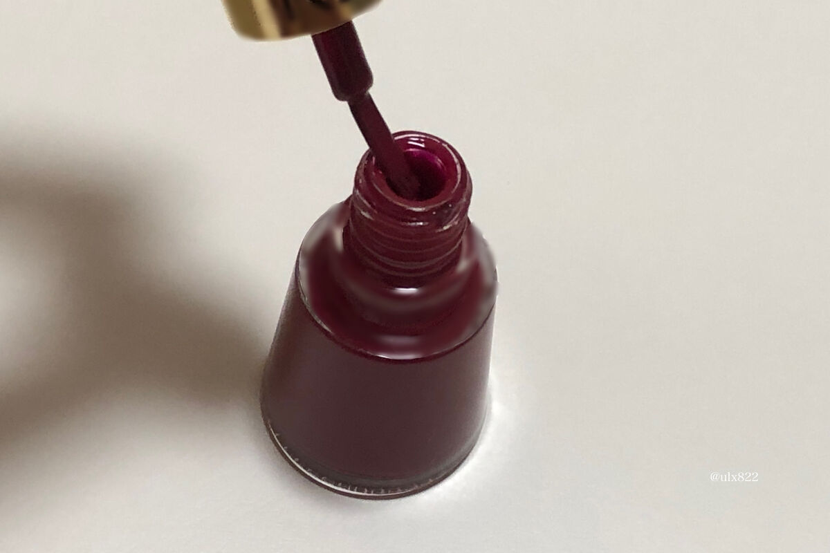 ネイル エナメル 721 レイブン レッド/REVLON/マニキュアを使ったクチコミ（2枚目）