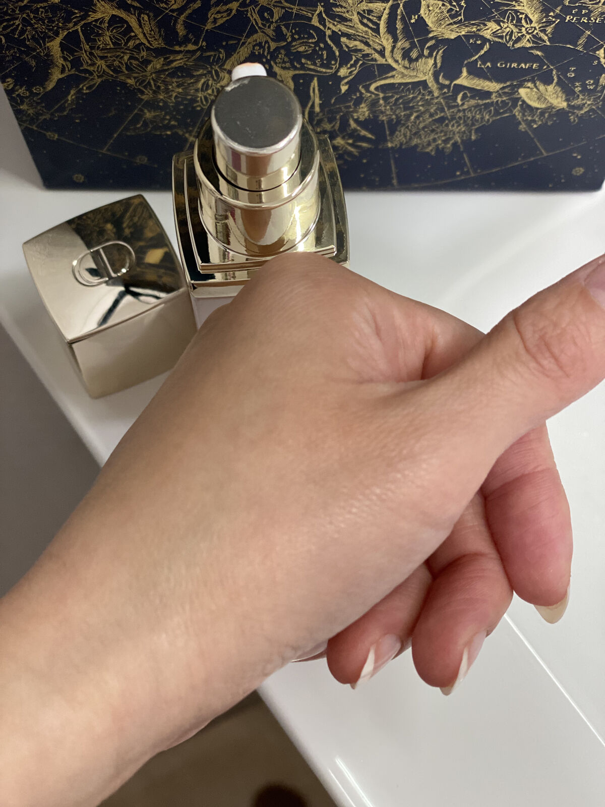 ディオール　プレステージホワイトルプロテクター　特別キーチャーム付き プレステージ ホワイト ル プロテクター UV シアーグロー