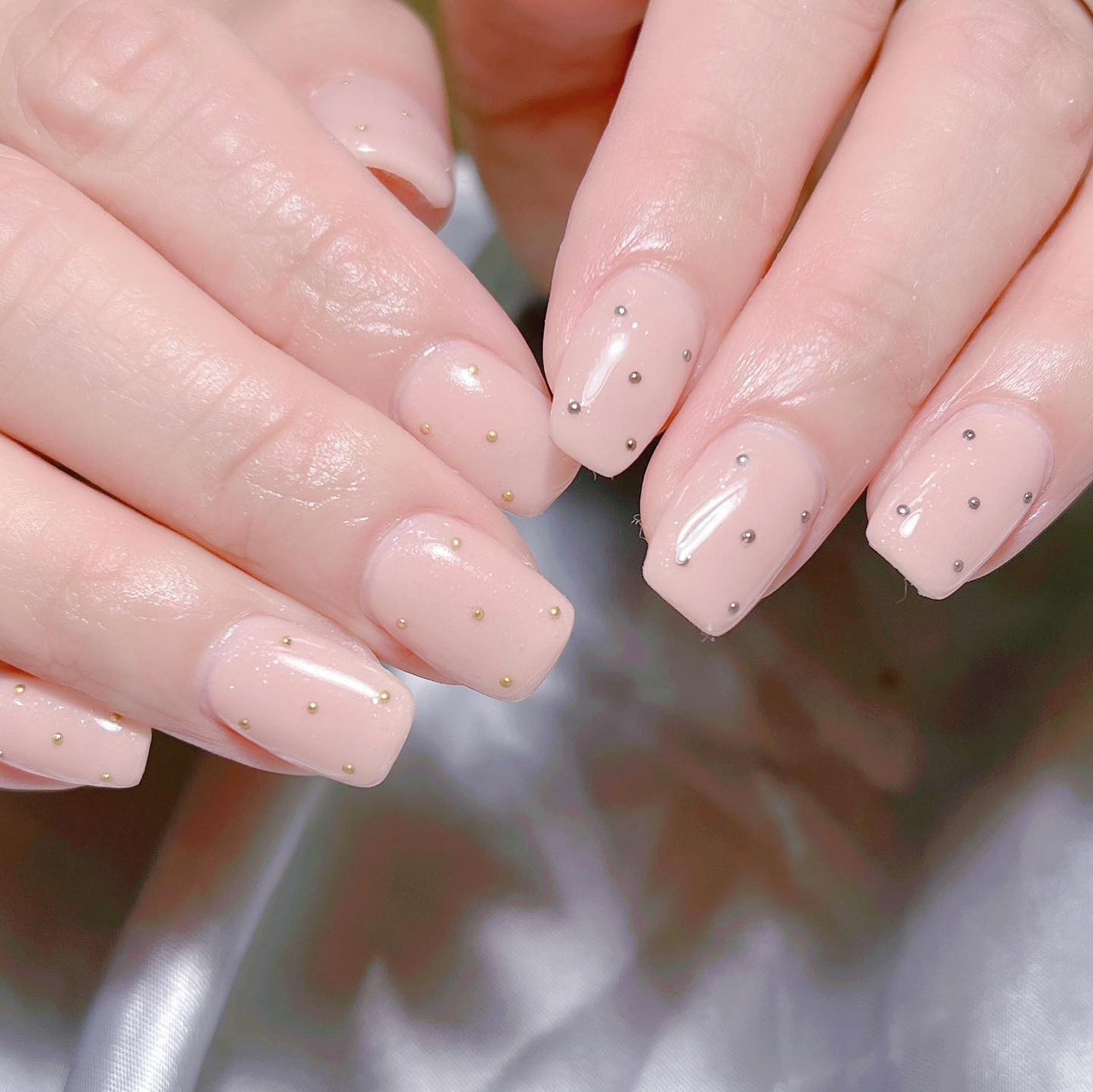 なかやまちえこ on LIPS 「さりげないアシメネイル💅⠀⠀@aina_hashimot0ちゃ..」(1枚目)