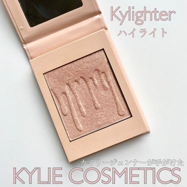 Kylie Cosmetics Kylighter / PRESSED ILLUMINATING POWDERのクチコミ「あのKylie Jennerが手がけたブランド、KYLIE COSMETICS の正直レビュー.....」（1枚目）