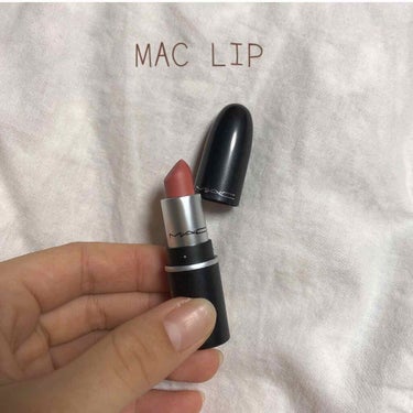 - MAC の比較 -
私が持っているものは、703 と 206の
リップです。

703：唇になじむ色
　　   和の色のようで洋の色でもある
　　   儚い…❤︎

206：唇をはっきり見せる色
　