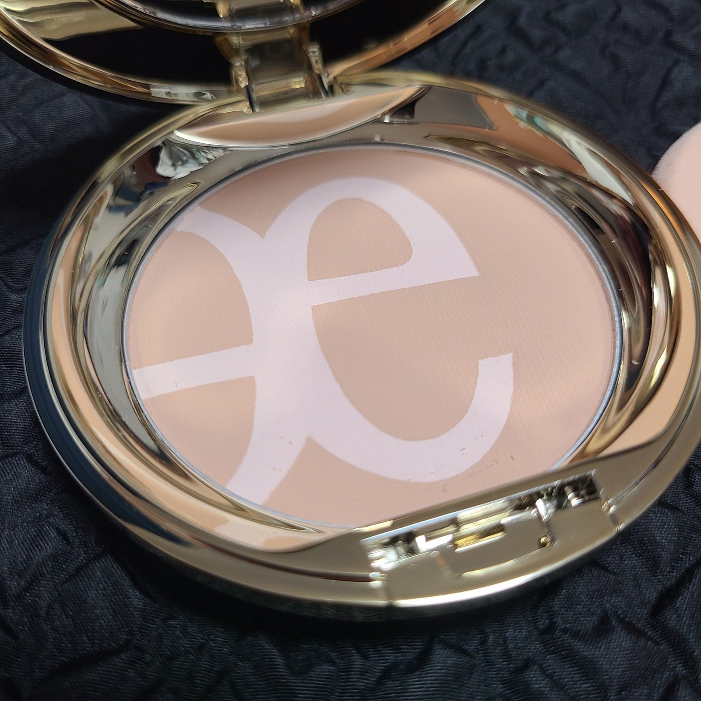 リファイン ヴェルヴェティ ファンデーション/Elégance/パウダーファンデーションを使ったクチコミ(4枚目)