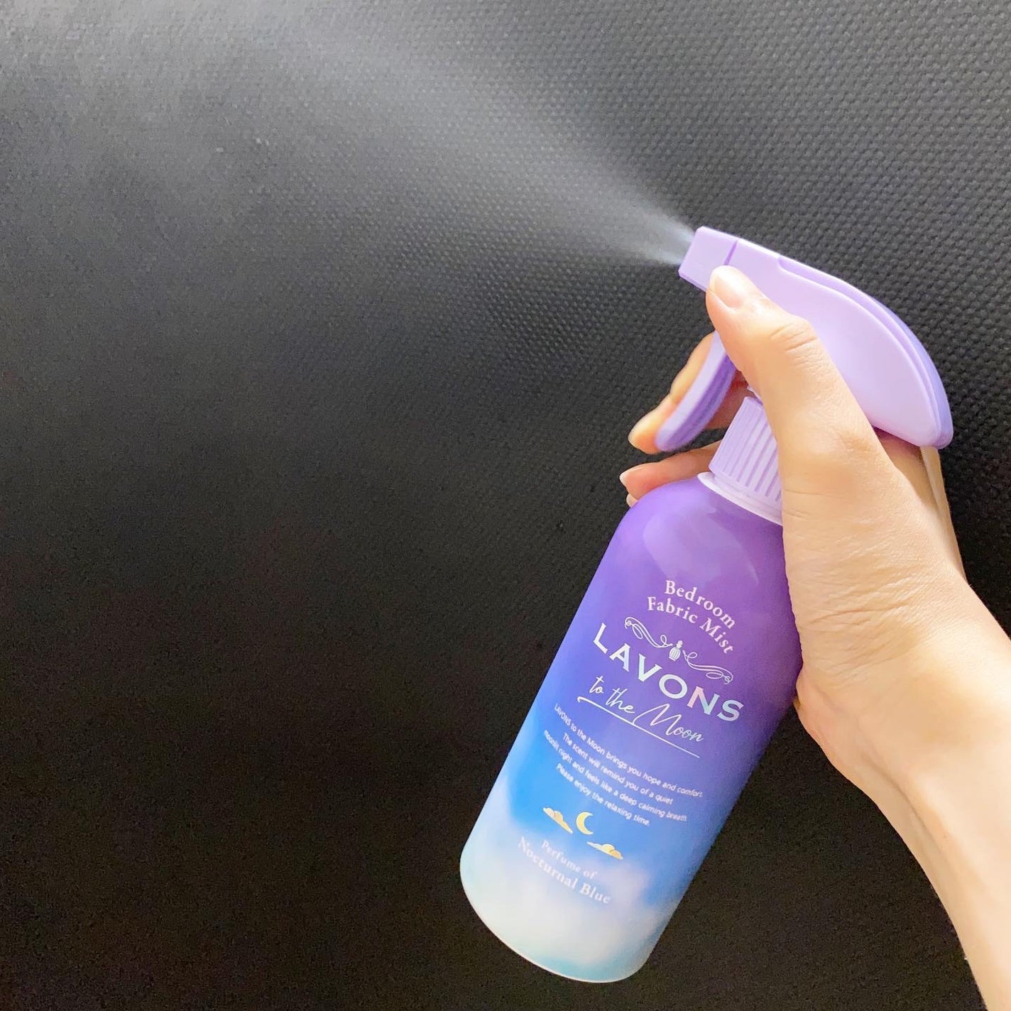 トゥザムーン ベッドルーム&ファブリックミスト ノクターナルブルーの香り/ラボン/ファブリックミストを使ったクチコミ(2枚目)