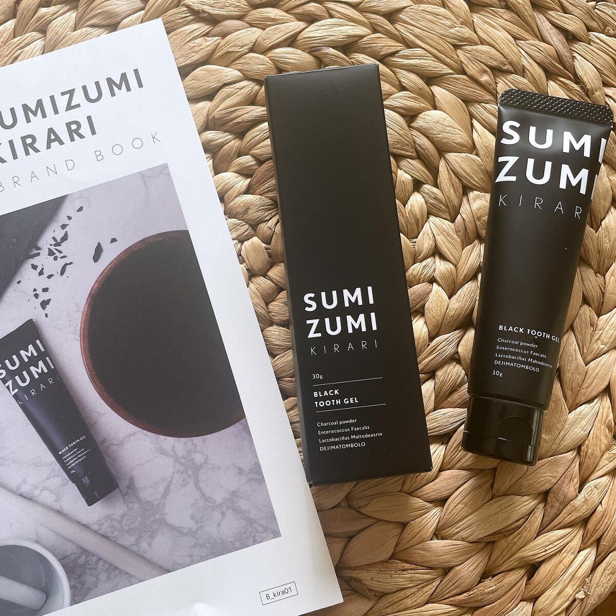 SUMIZUMI KILARI

「健康的オーラルケア」が出来る
歯磨き粉✨

竹炭×乳酸菌
自然の力で7つの役割
✔︎口臭改善
✔︎ホワイトニング
✔︎虫歯予防
✔︎歯石除去
✔︎歯石沈着予防
✔︎歯のヤニを取る
✔︎口中洗浄

口臭は食