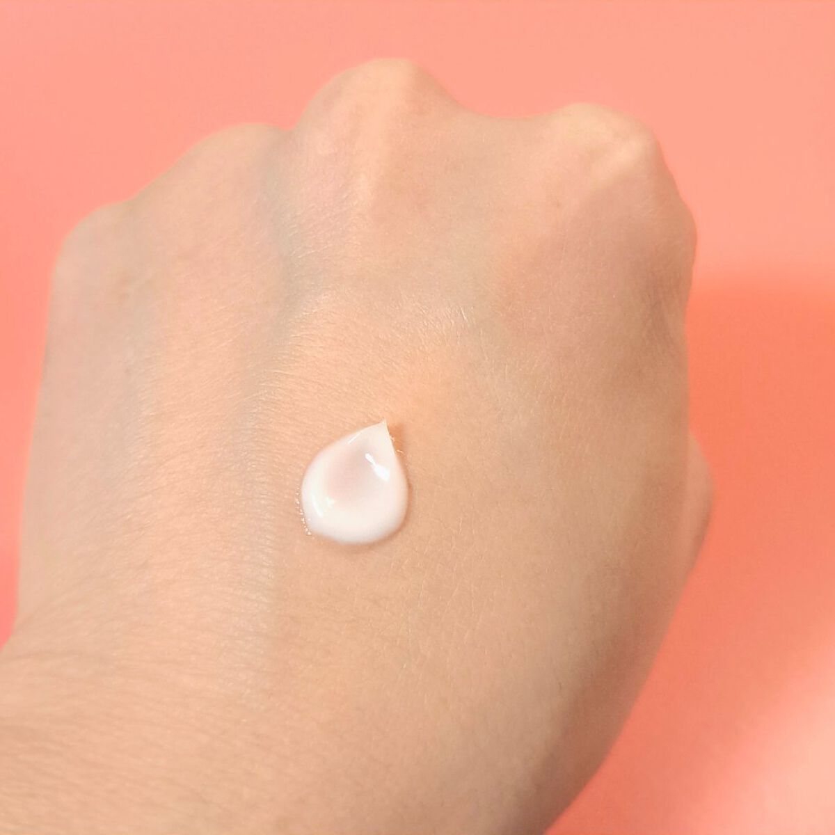 𝗵𝗮𝗿𝘂ママ💯🌺のクチコミ「ロクシタンのサクランボのハンドクリームだよ🍒

🌼香り
桜の花とサクランボをミックスしたような.....」（3枚目）