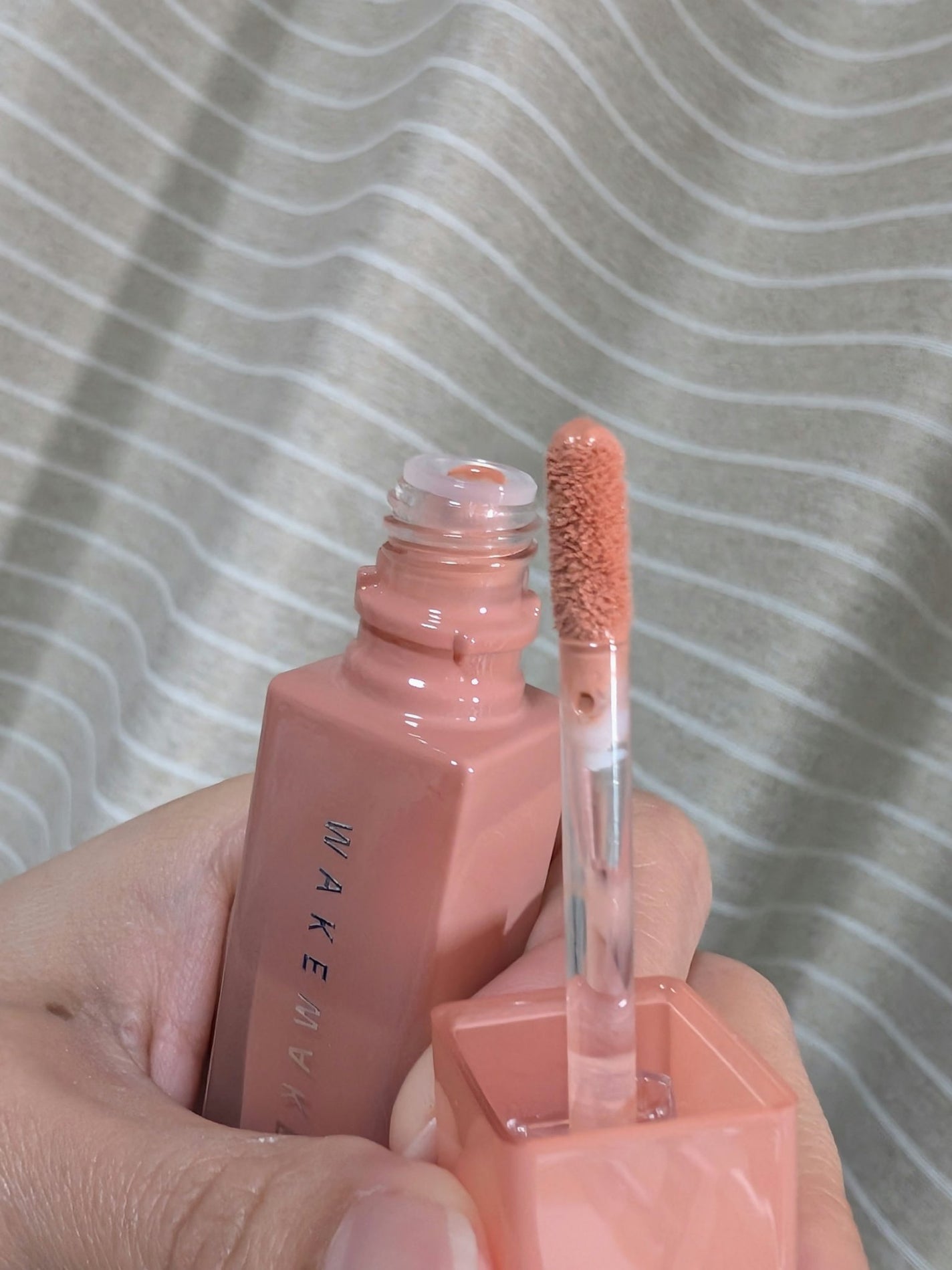 シアーグロウリキッドブラッシャー/wakemake/リキッドチークを使ったクチコミ(2枚目)