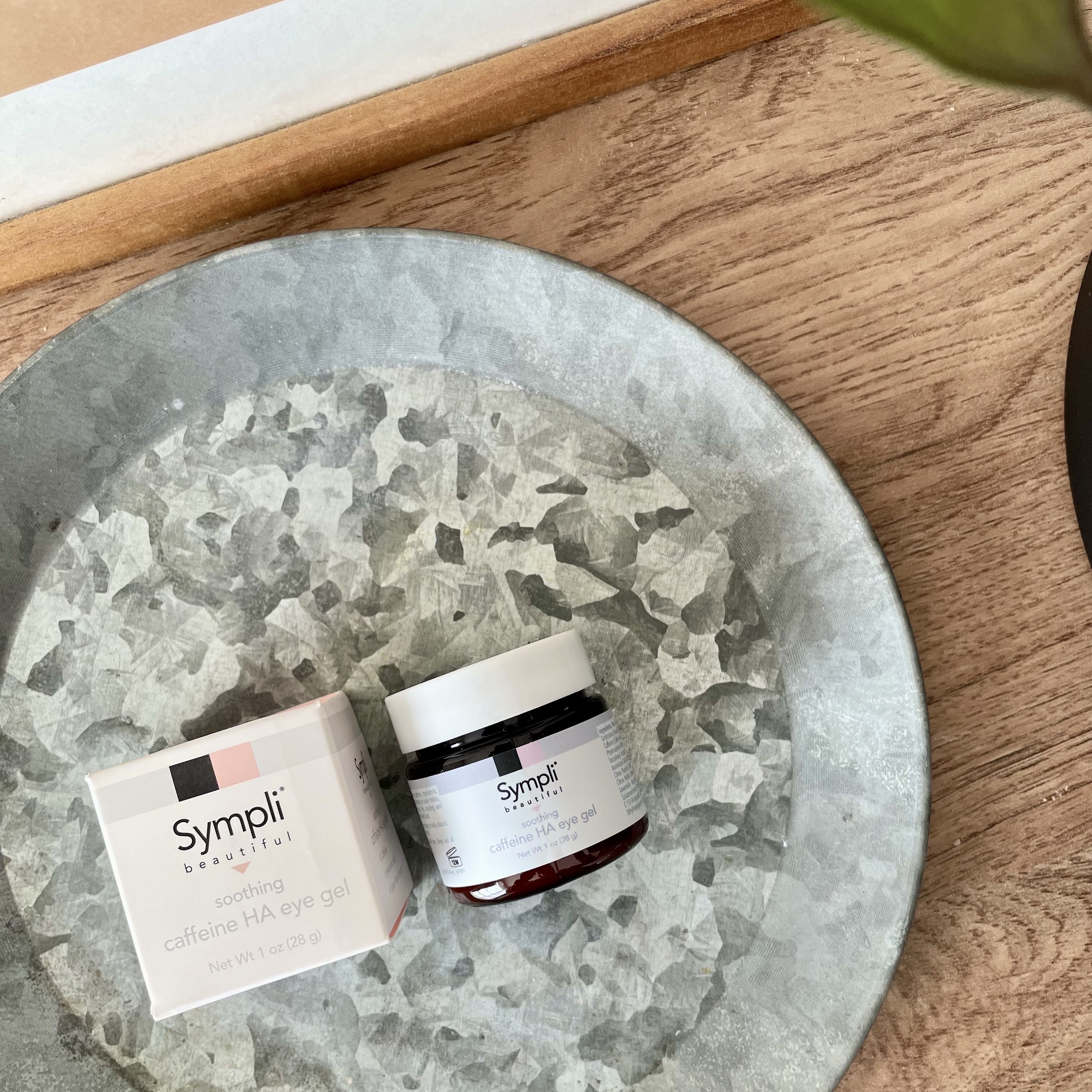 soothing caffeine HA eye gel/Sympli Beautiful/アイケア・アイクリームを使ったクチコミ（1枚目）