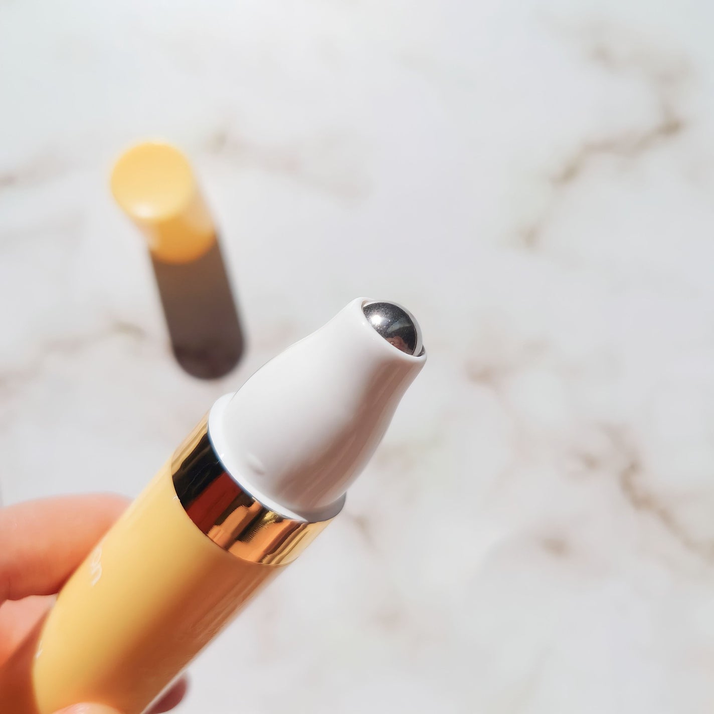 V9ビタミンアンプルロールオンアイクリームクリア/JMsolution/アイケア・アイクリームを使ったクチコミ(4枚目)