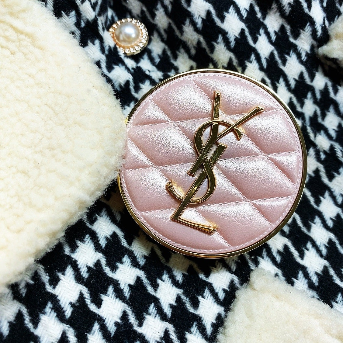 ラディアント タッチ グロウパクト/YVES SAINT LAURENT BEAUTE/クッションファンデーションを使ったクチコミ(10枚目)