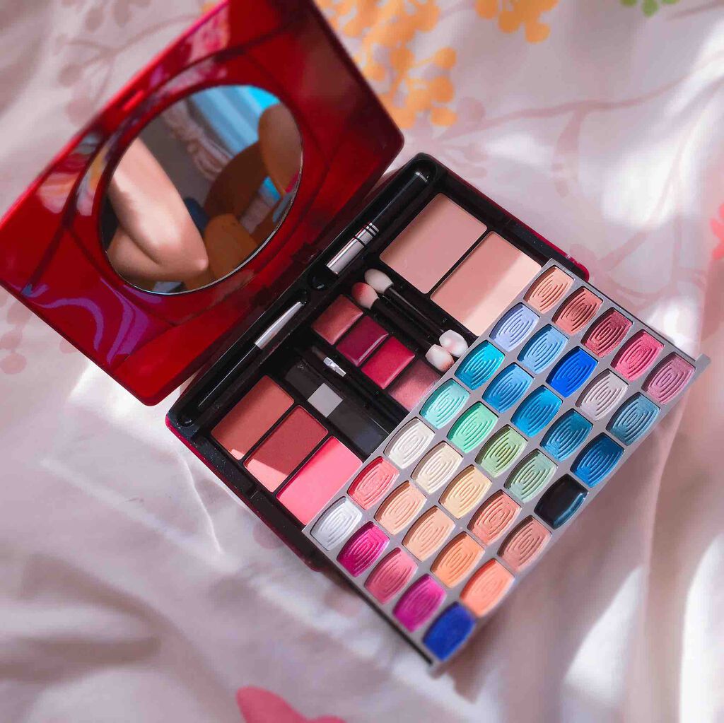 yuririn on LIPS ãCameleonmakeupkitðšæ®æ®µäœ¿ããªããããªãã®ãã..ãïŒ1æç®ïŒ