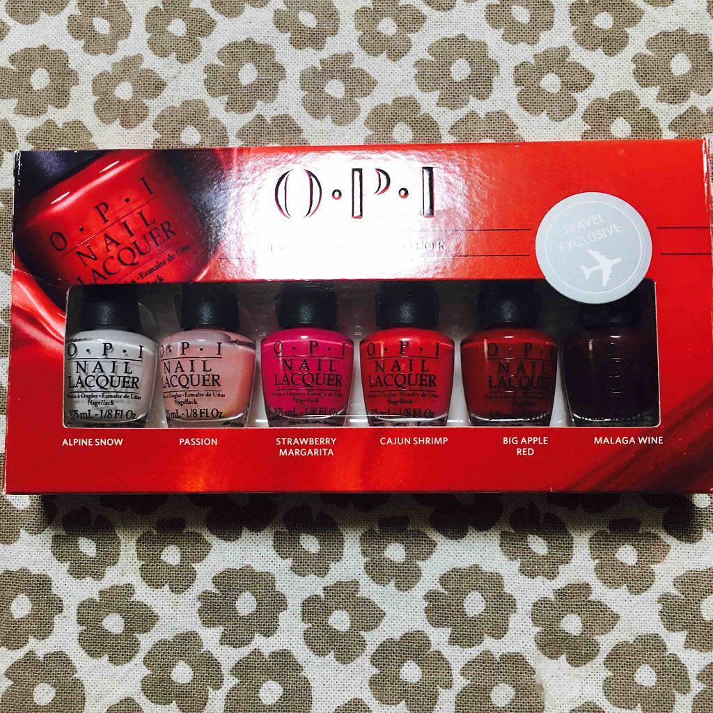 免税店で買ったOPIのマニキュア。
ミニボトルでとってもかわいいです！

普段使いには、左から2番目のPassionという色をよく使ってます。
2枚目の写真はは2度塗りした後です。
ほんのり薄ピンクで職場にも使えます！！ 

個人的には、b