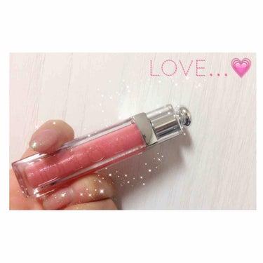 Dior💫アディクト グロス

やっぱり女の子と言えばDior💗
一度は憧れますよね😊
私もその一人！もっているだけで幸せだ〜💕

これは薄付きのピンクなので、
濃い目のリップの上に塗ることが多いです。