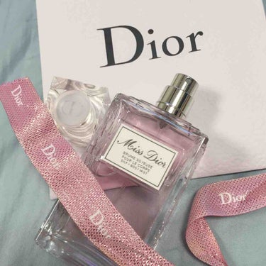  Miss Dior Body Mist😽💋
こちらはお誕生日プレゼントとしていただいた物なのですがまず香りがいいです😉👍✨
肌に吹きかけて馴染ませるとモチモチしっとりツヤっとしますよ👏🏼😍💓
香水代わ