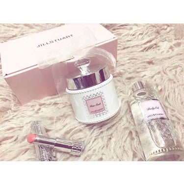 ____________________
JILL STUART💒💗
____________________

右から
リラックス ボディオイル
ヘアマスク N
リップブロッサム03


ジルの匂いが